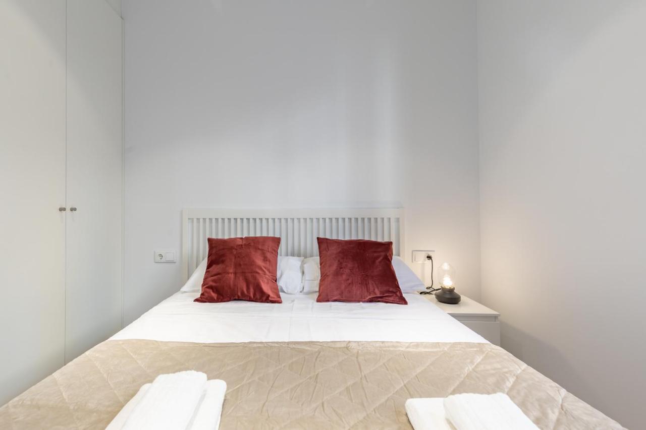 Apt With Antique Floor & Lots Of Sun Light Βαλένθια Εξωτερικό φωτογραφία
