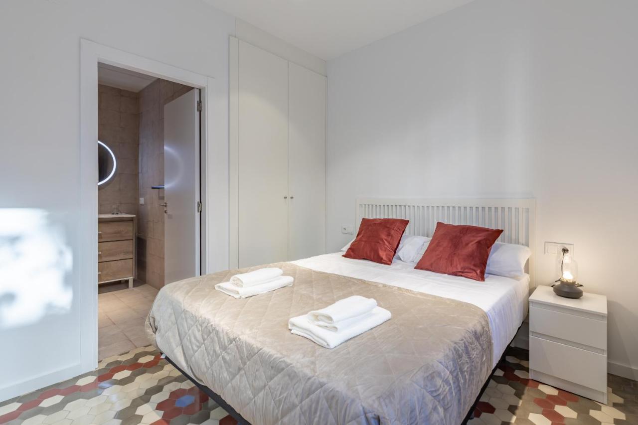 Apt With Antique Floor & Lots Of Sun Light Βαλένθια Εξωτερικό φωτογραφία